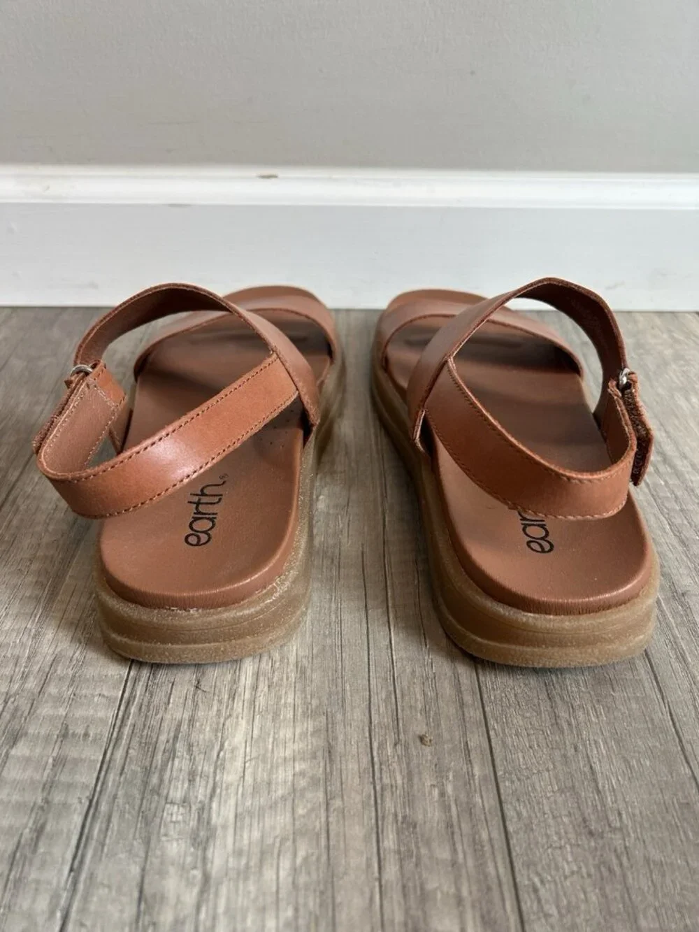 Earth Women's Leah Round Toe Strappy Casual Flat Sandals Brown 210 8M - Picture 9 of 16